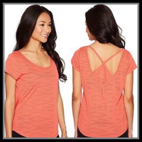 Mountain Hardwear Tops - Mountain Hardwear Breeze AC Short Sleeve Shirt